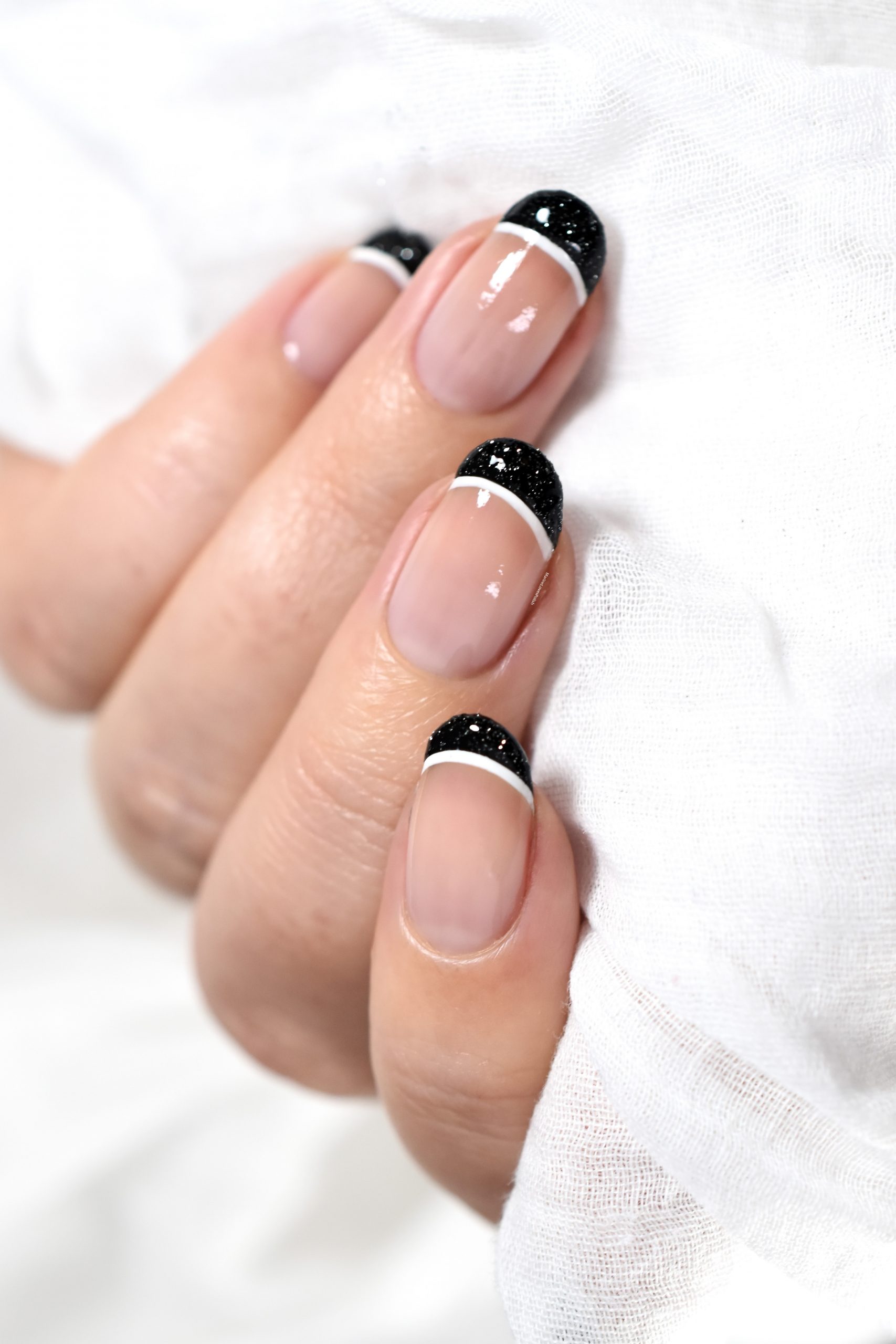 Glossy With Dense Glitter Medium Almond Glitter French Tips Glossy With Dense Glitter Medium Almond Glitter French Tips β New Years Nails 2027
