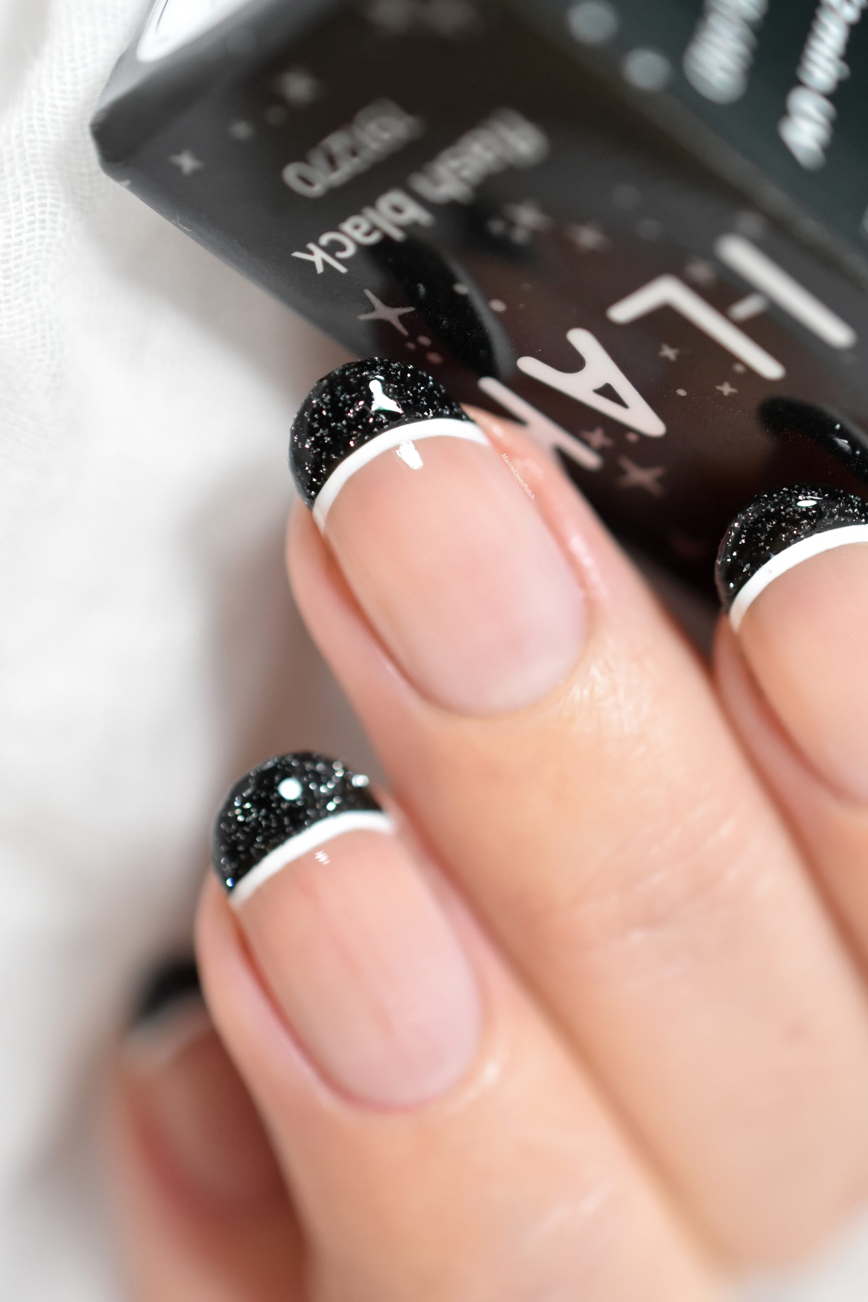 Nude Base Black Glitter French with Line Nude Base Black Glitter French with Line β New Years French Tip Nails 2027