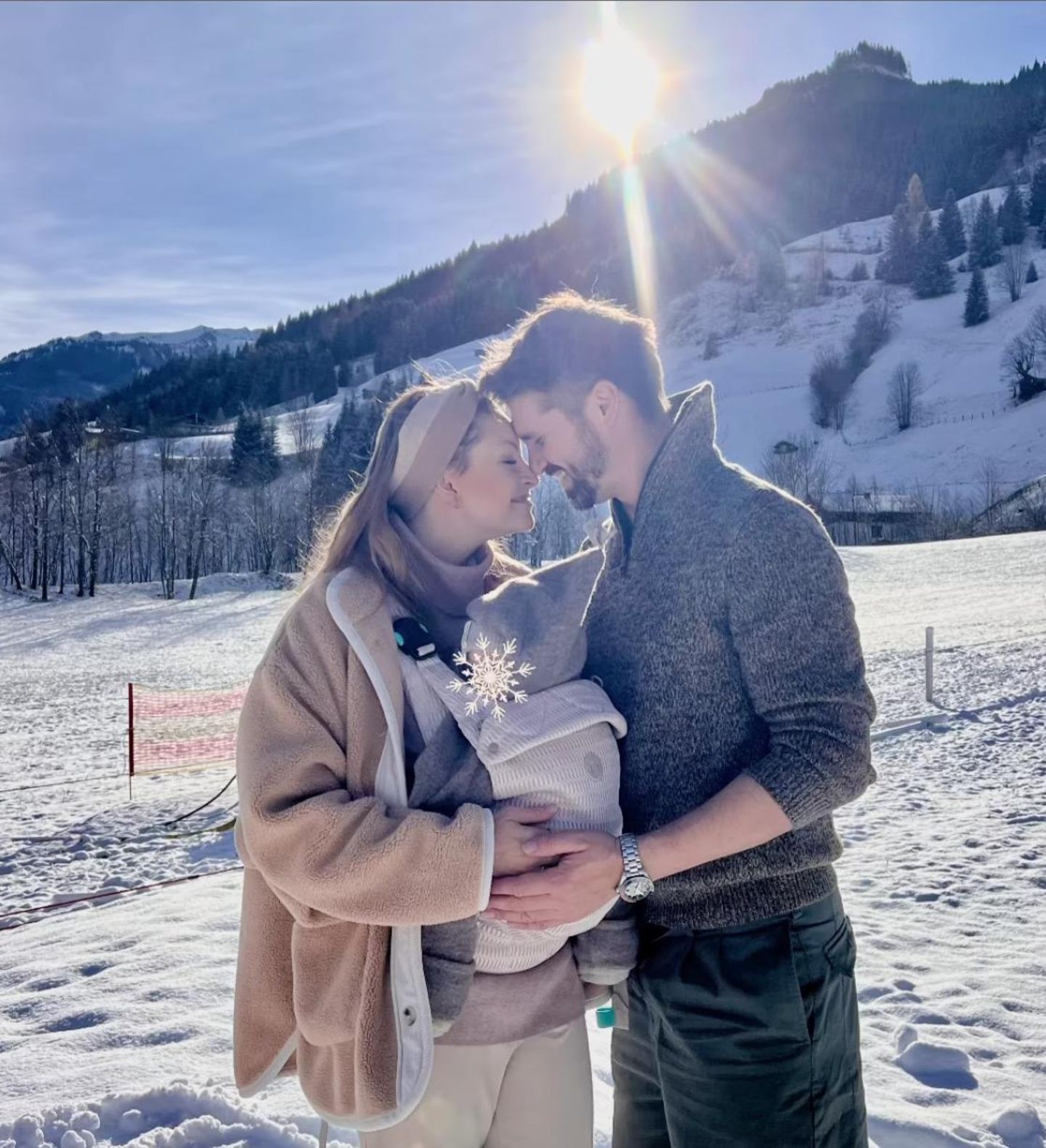 Cozy Fleece Jacket and Knit Sweater: Warm Winter Family Photo Attire Cozy Fleece Jacket and Knit Sweater: Warm Winter Family Photo Attire β Winter Family Photo Outfits