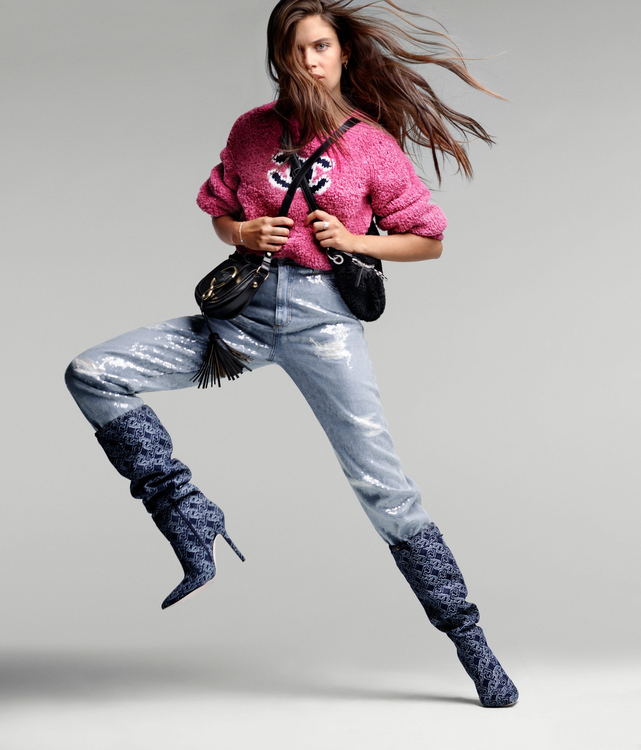 Pink Textured Knit Sweater with Sequined Jeans and Bold Boots Pink Textured Knit Sweater with Sequined Jeans and Bold Boots β Winter Photoshoot Outfits