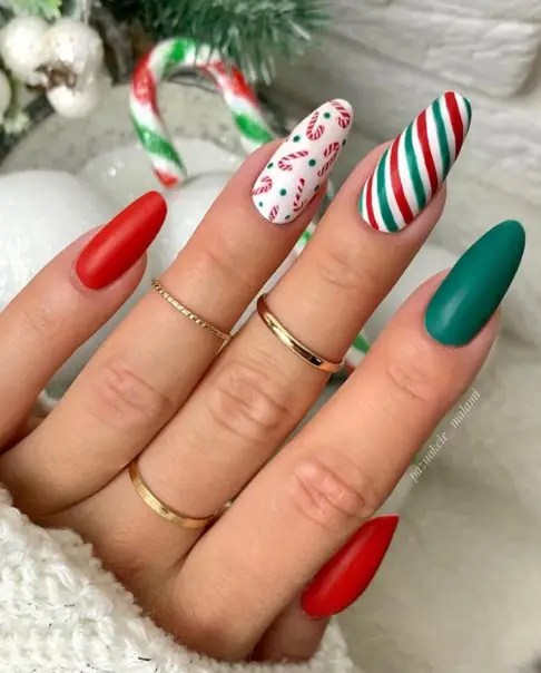 Matte Glossy Candy Cane Stripe Ovals Matte Glossy Candy Cane Stripe Ovals β Christmas Nails 2026