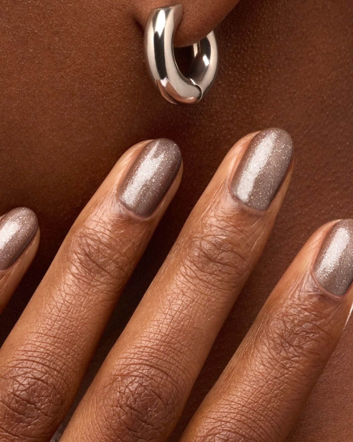 Taupe with Silver Glitter Short Oval Nails Taupe with Silver Glitter Short Oval Nails β Winter Nail Colors