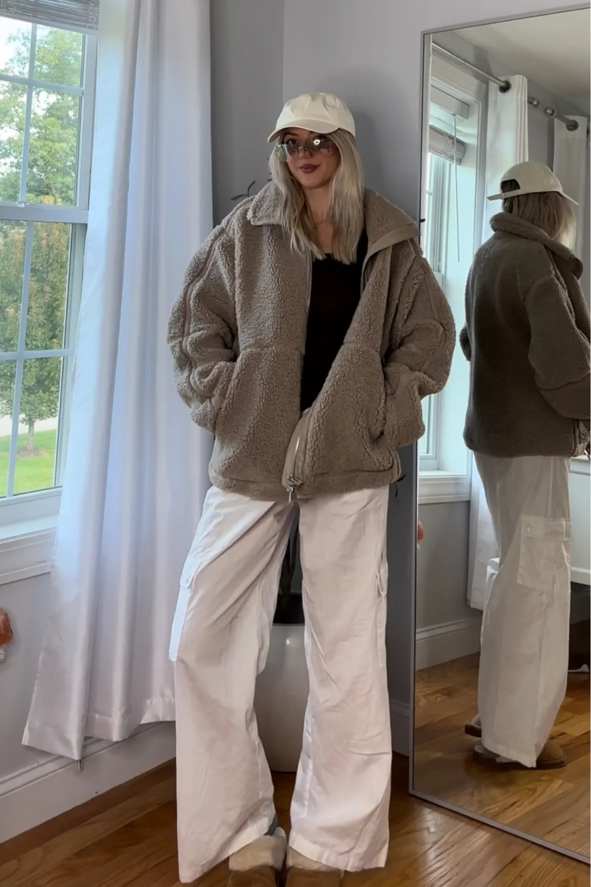 Oversized Beige Fleece Jacket with White Cargo Pants — Fleece Jacket Outfits