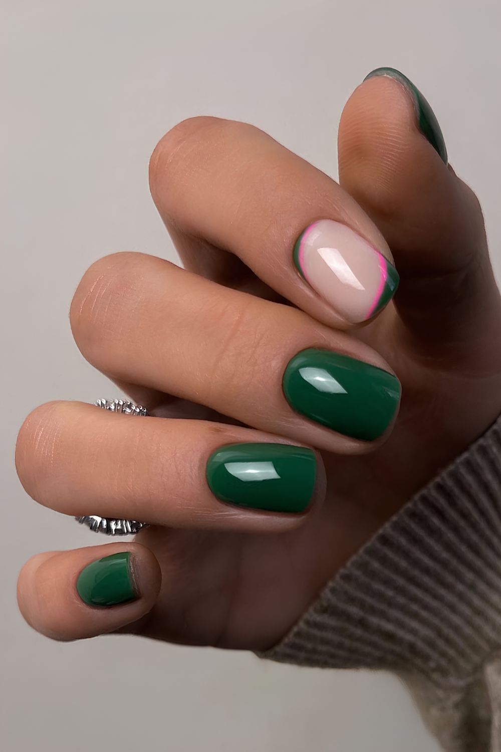 Festive Christmas Green Nail Art Festive Christmas Green Nail Art β Emerald Green Nails