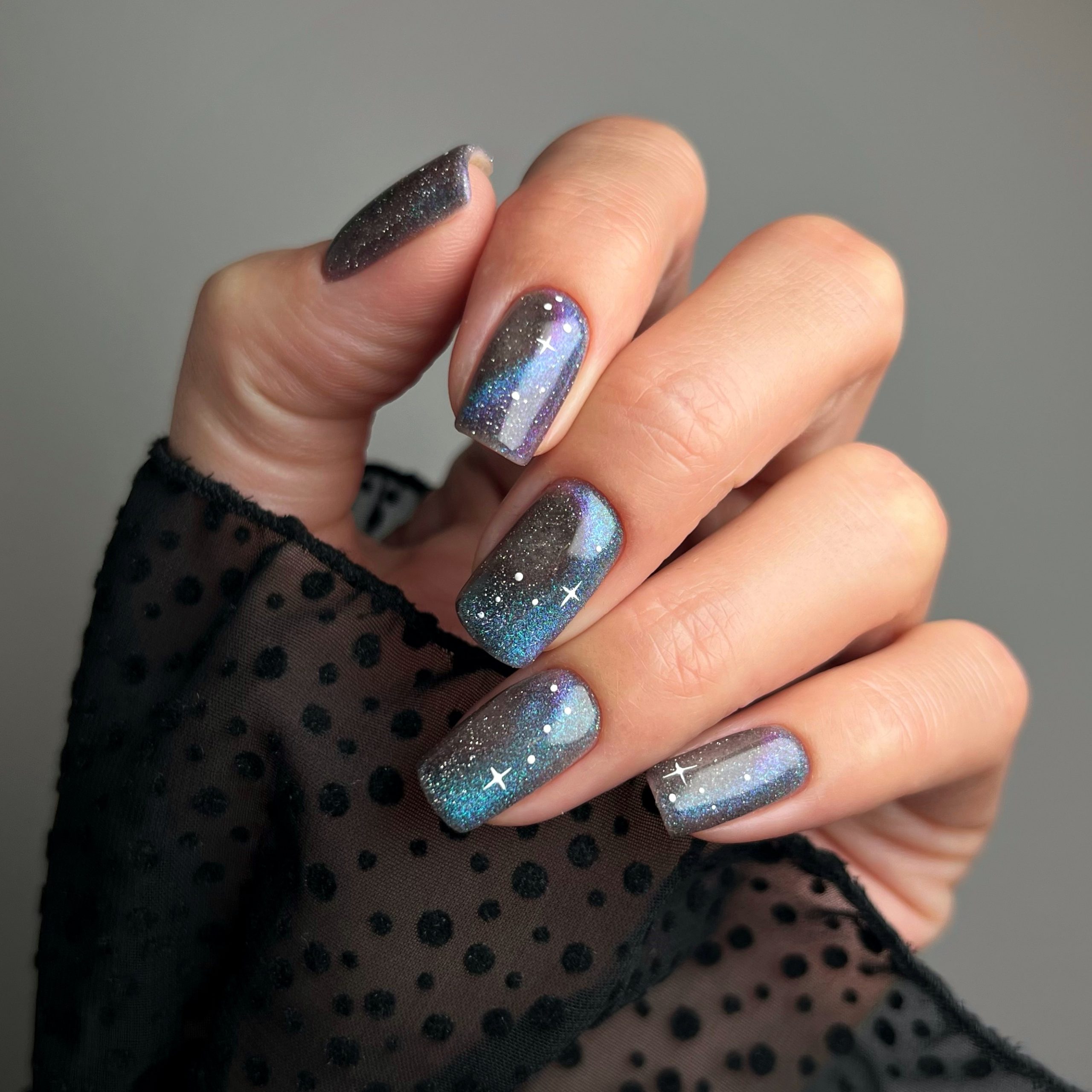 Grey Galaxy Cat Eye with Stars — Winter Cat Eye Nails