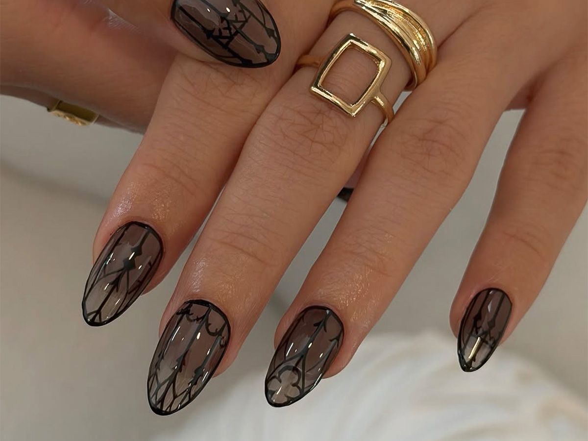 Black Lace Pattern Oval Nails Black Lace Pattern Oval Nails β Winter Nail Trends