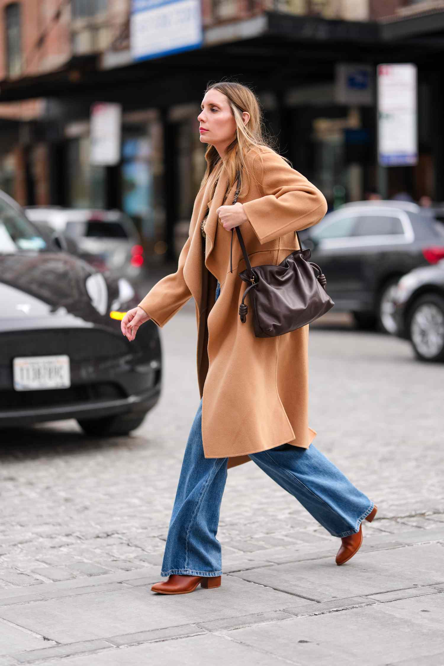 Flowing Camel Coat and Wide-Leg Jeans with Brown Ankle Boots Flowing Camel Coat and Wide-Leg Jeans with Brown Ankle Boots β Ankle Boots Outfits