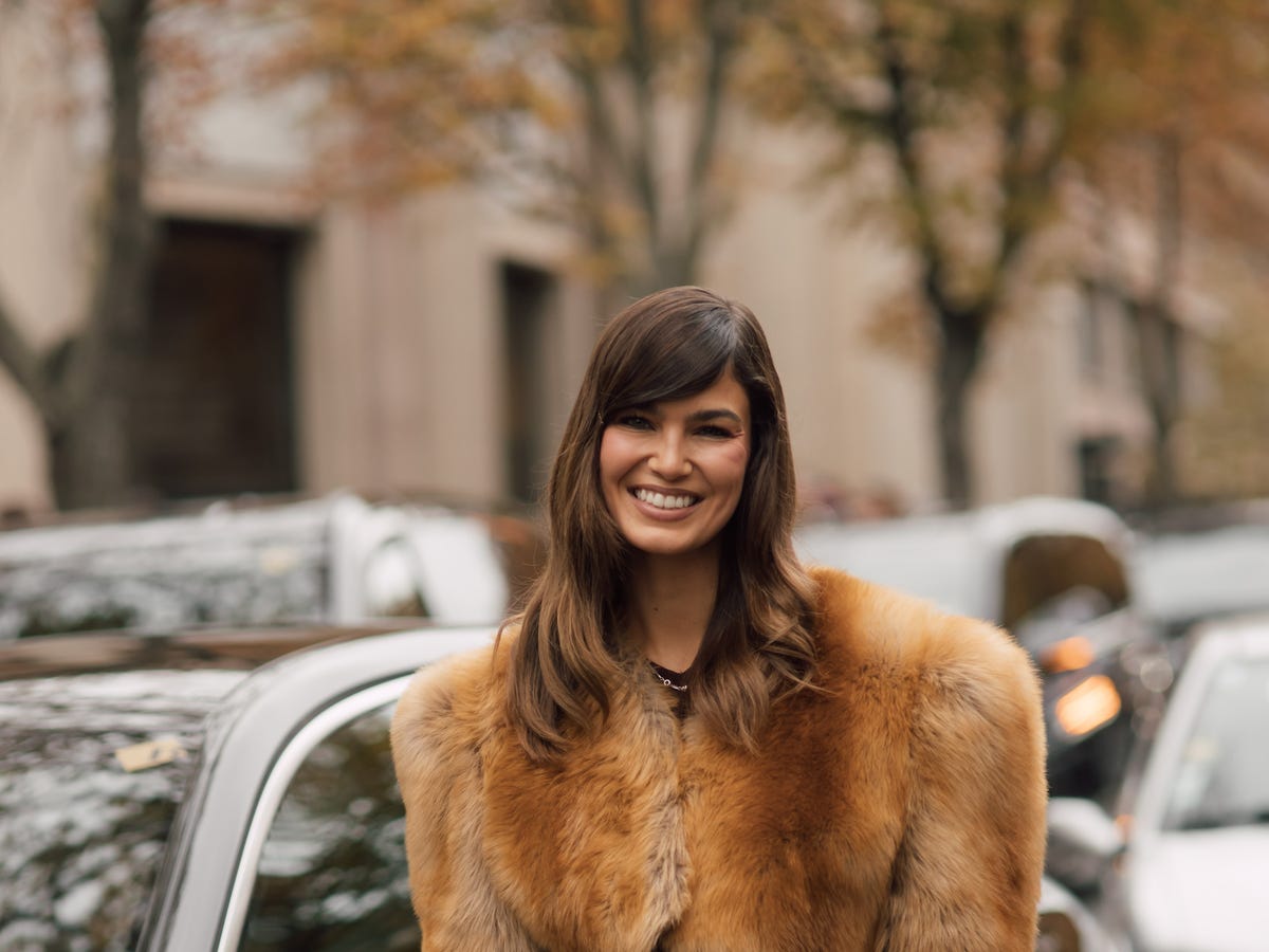 Collarbone Layers With Balayage — Medium Length Winter Haircuts