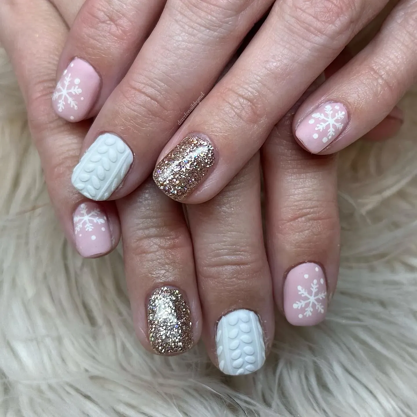 Short Square Pink White Snowflake Knit — Sweater Nails