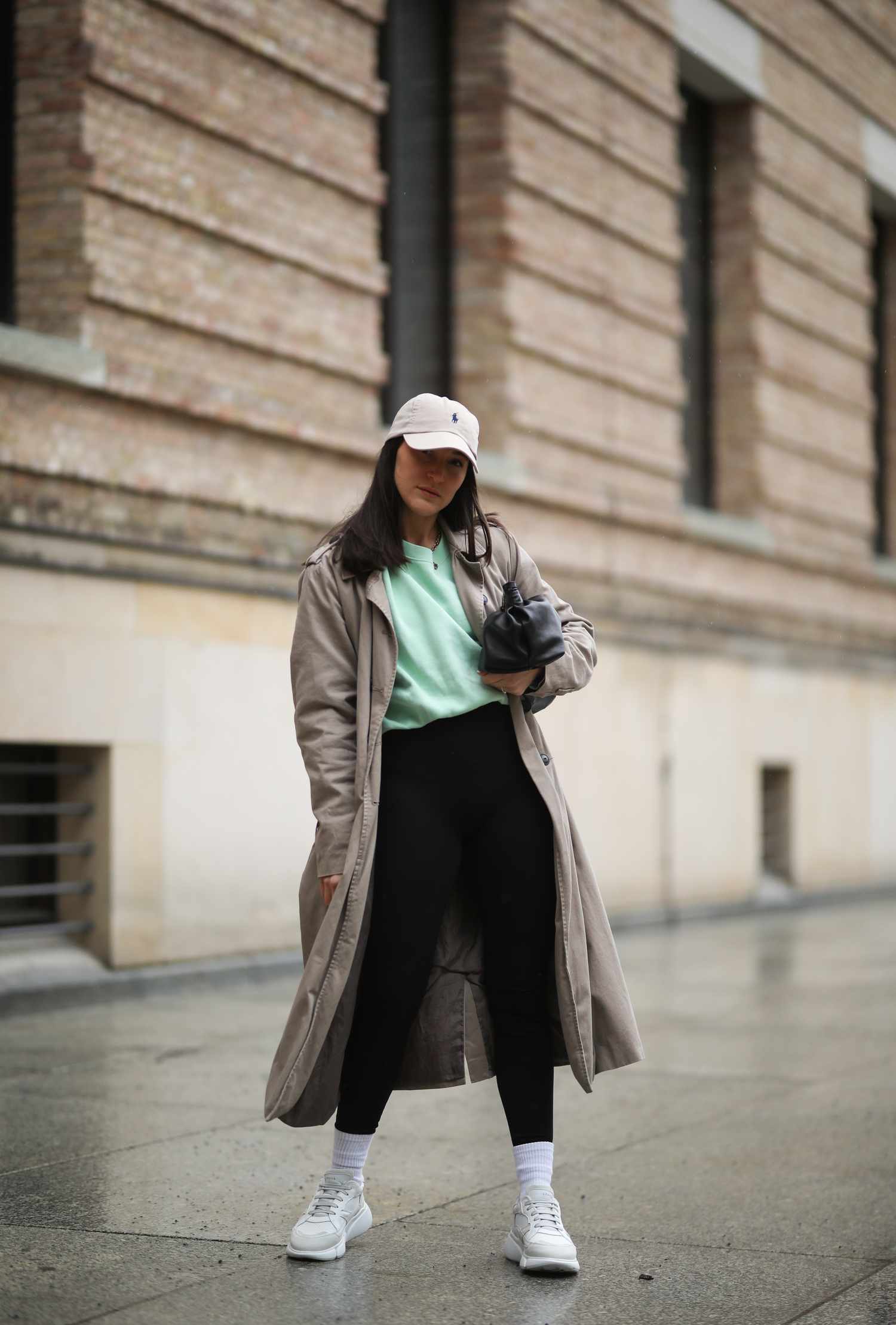 Trench Coat Layering: Black Leggings with Sweatshirt and Beige Trench Trench Coat Layering: Black Leggings with Sweatshirt and Beige Trench β Winter Outfits with Leggings