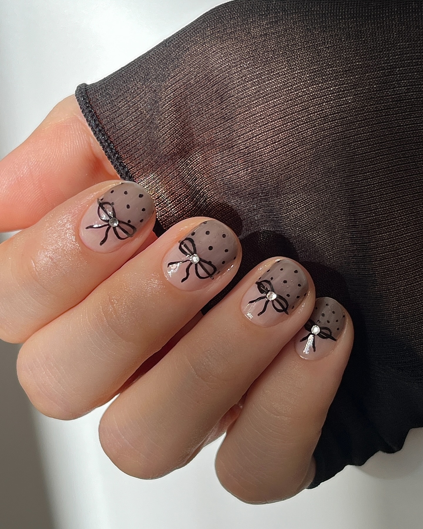 Short Round Taupe Polka Dot Bows Short Round Taupe Polka Dot Bows β Winter Bow Nails