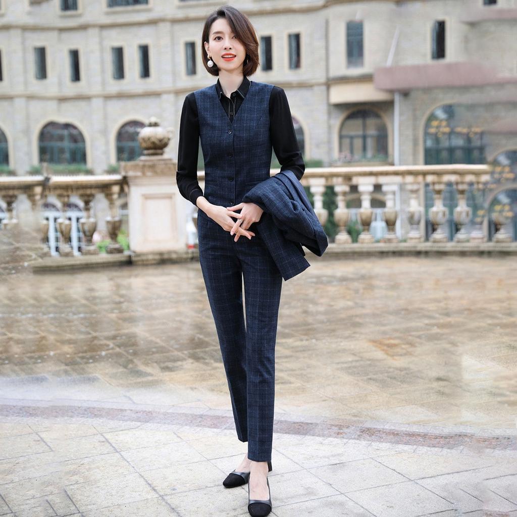 Navy Plaid Three-Piece Suit with Black Shirt Navy Plaid Three-Piece Suit with Black Shirt β Winter Work Outfits