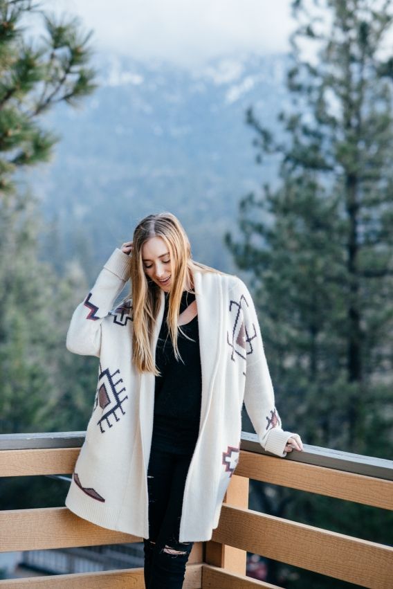 Oversized Cardigan and Ripped Jeans for Cabin Vibes — Cabin Trip Outfits