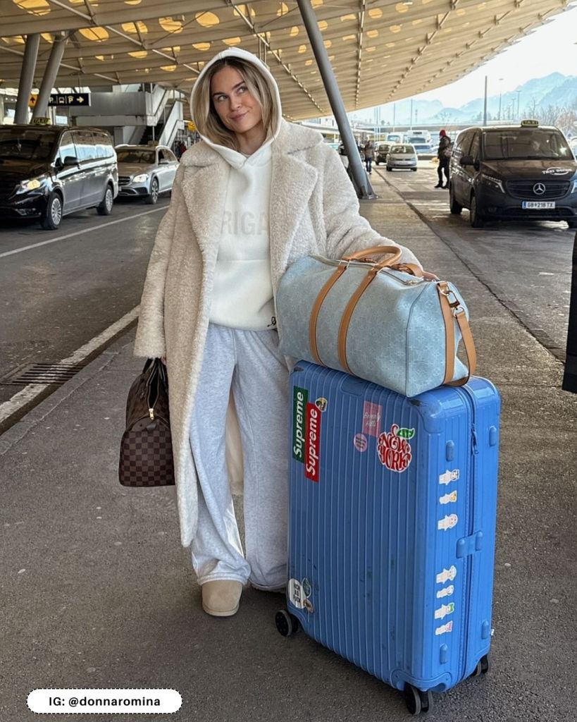 Cream Teddy Coat with Hoodie and Wide-Leg Pants for Ultimate Travel Comfort Cream Teddy Coat with Hoodie and Wide-Leg Pants for Ultimate Travel Comfort β Winter Airport Outfits