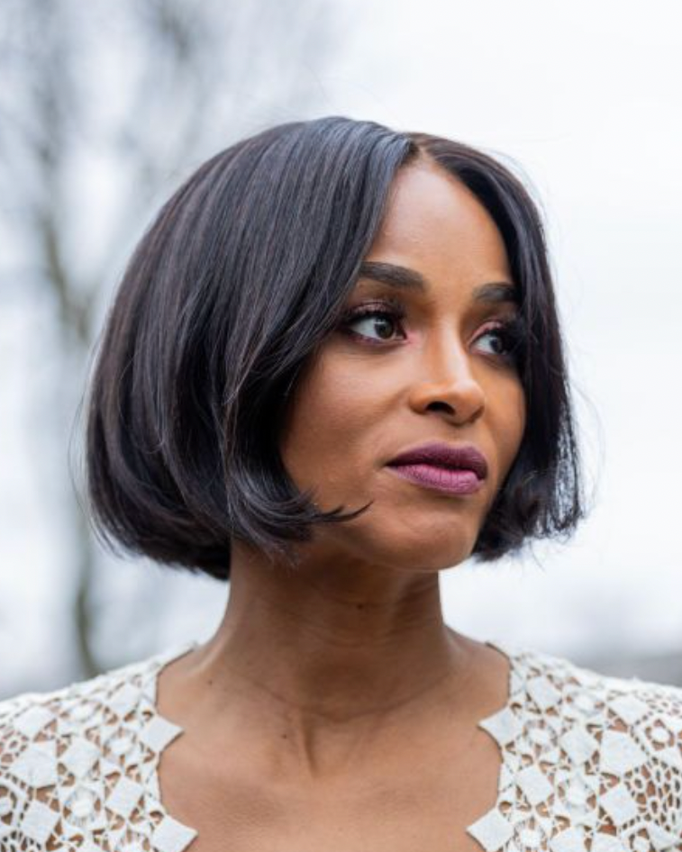 Sleek Chin Bob With Side Part — Short Winter Haircuts