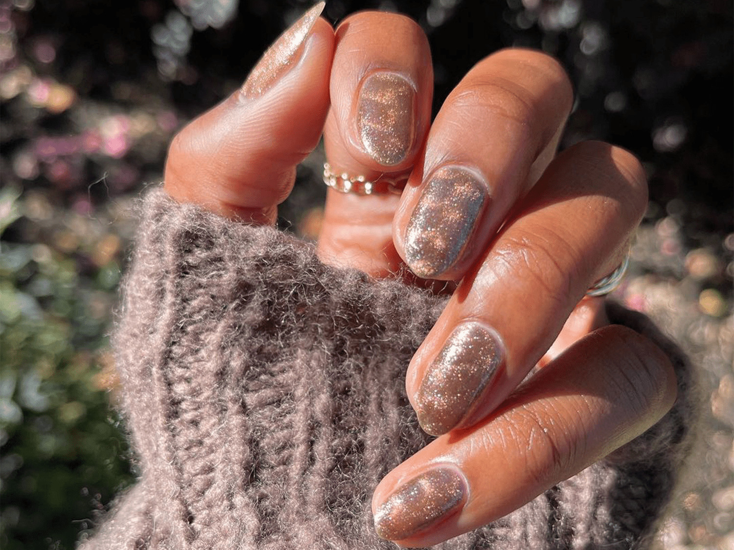 Visual Idea — Winter Champagne Nails
