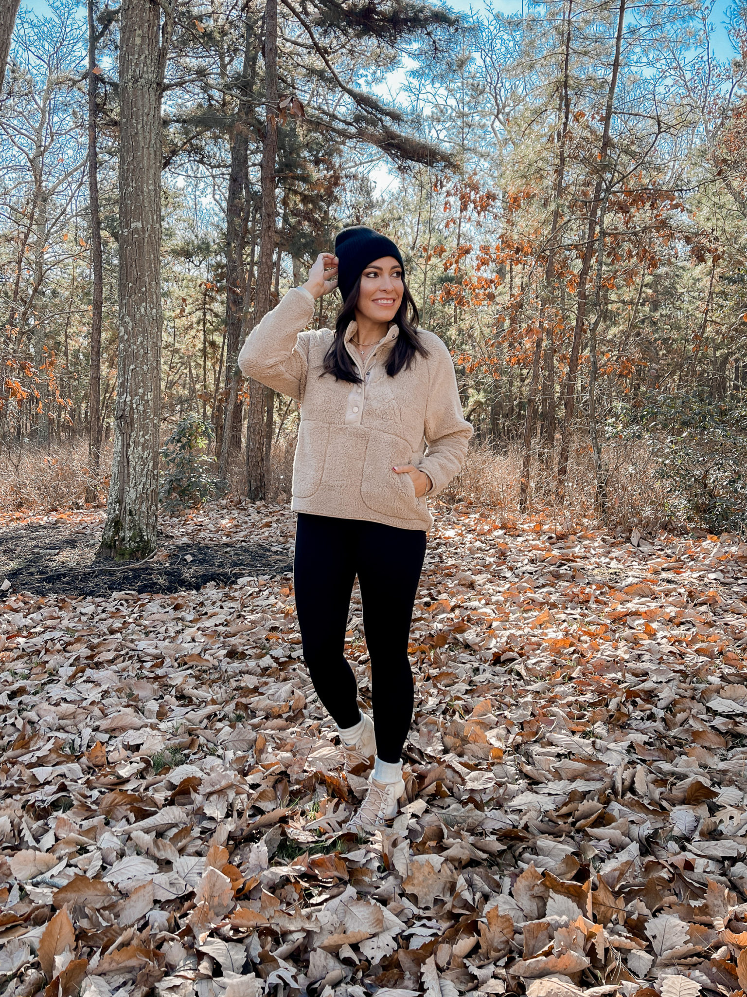 Sherpa Softness: Beige Pullover with Black Leggings and Sneakers Sherpa Softness: Beige Pullover with Black Leggings and Sneakers β Comfy Winter Outfits
