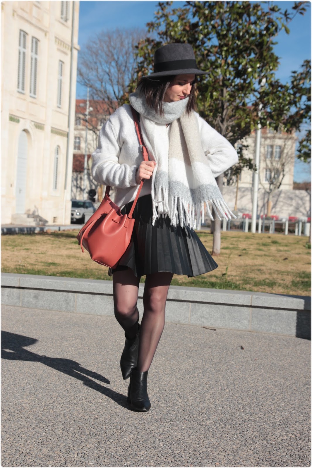 Pleated Leather Skirt with Knit Sweater and Scarf Pleated Leather Skirt with Knit Sweater and Scarf β Winter Skirt Outfits