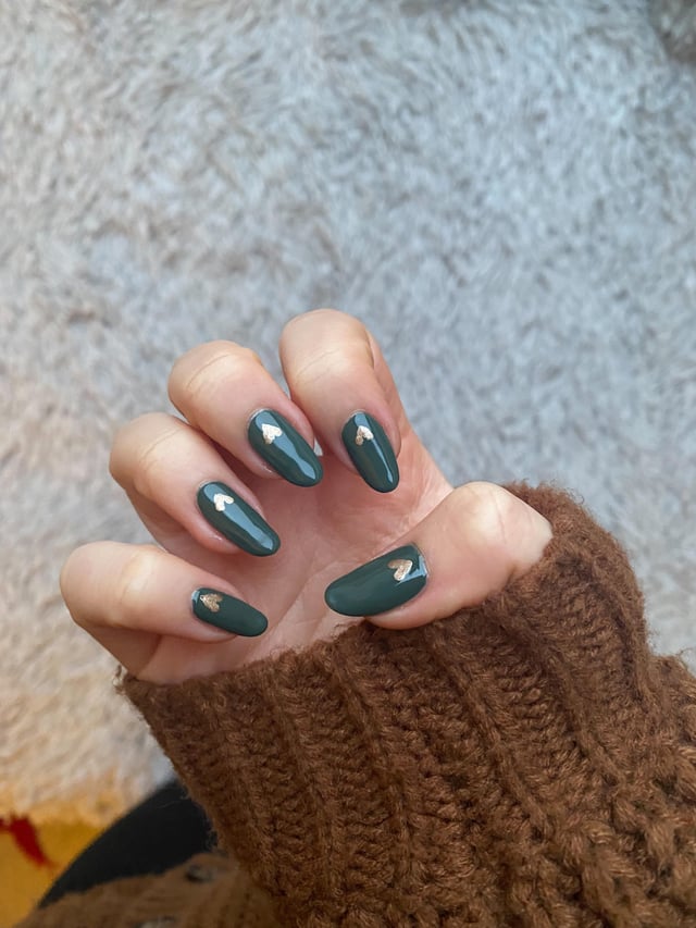 Medium Almond Gold Heart Accents — Dark Green Winter Nails