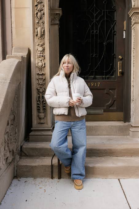 Light Wash Baggy Jeans with Cream Puffer Jacket Light Wash Baggy Jeans with Cream Puffer Jacket β Winter Outfits with Jeans