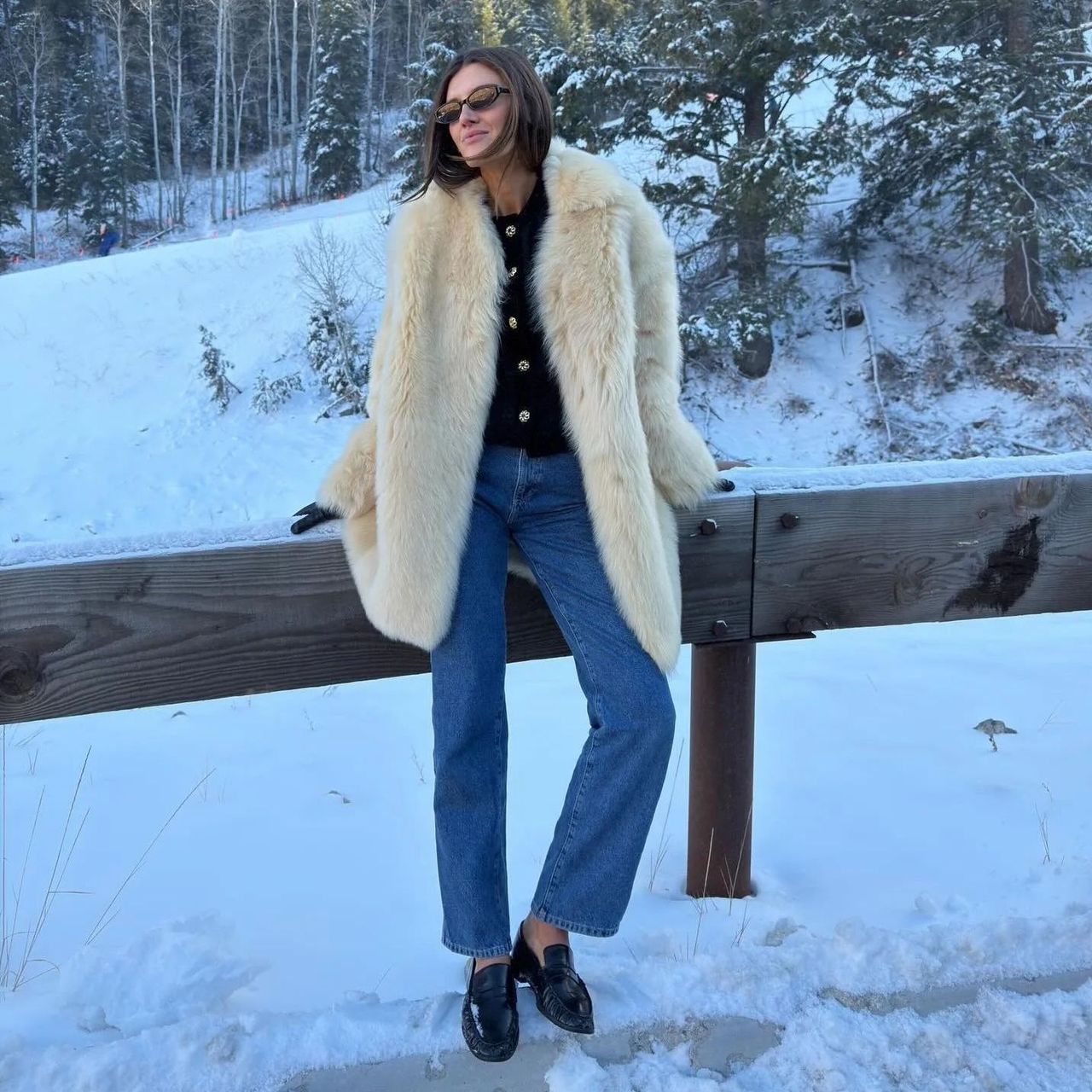 Bold Ski Style: Contrasting Jacket and Pants — Snow Day Outfits