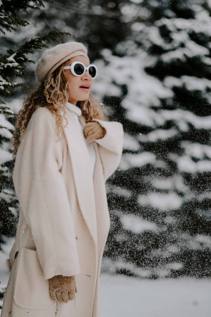 Chic Cream Coat with Beret and Sunglasses Chic Cream Coat with Beret and Sunglasses β Classy Winter Outfits