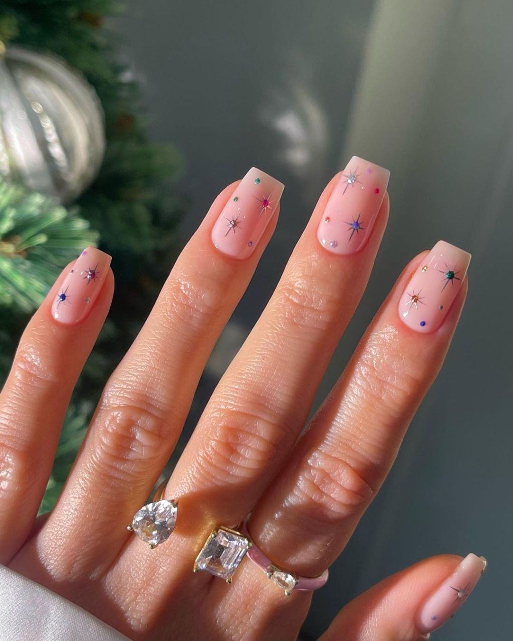 Festive Visual Idea Festive Visual Idea β Christmas Square Nails 2026