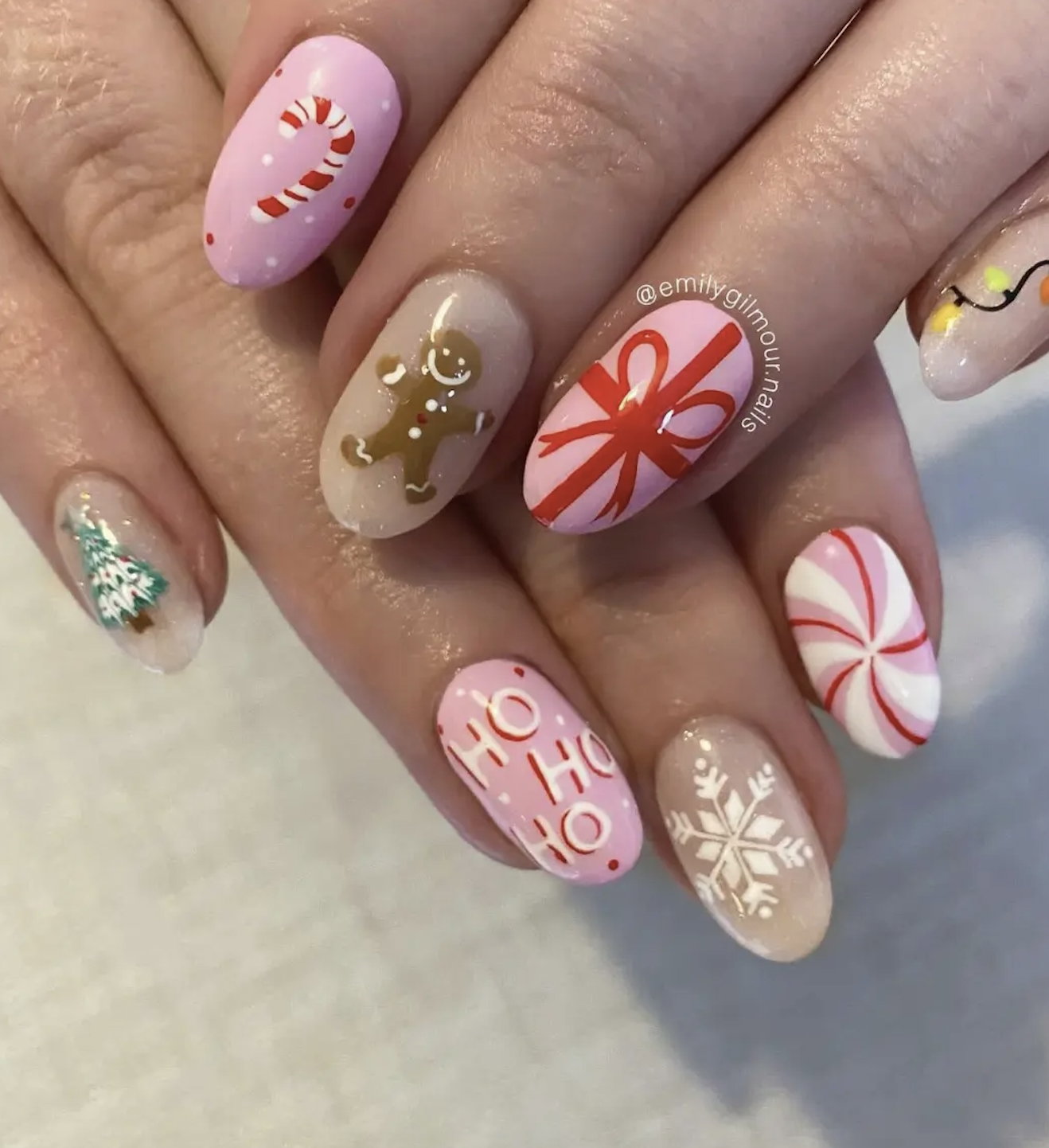 Glossy Christmas Motif Nails Glossy Christmas Motif Nails β Christmas Acrylic Nails 2026