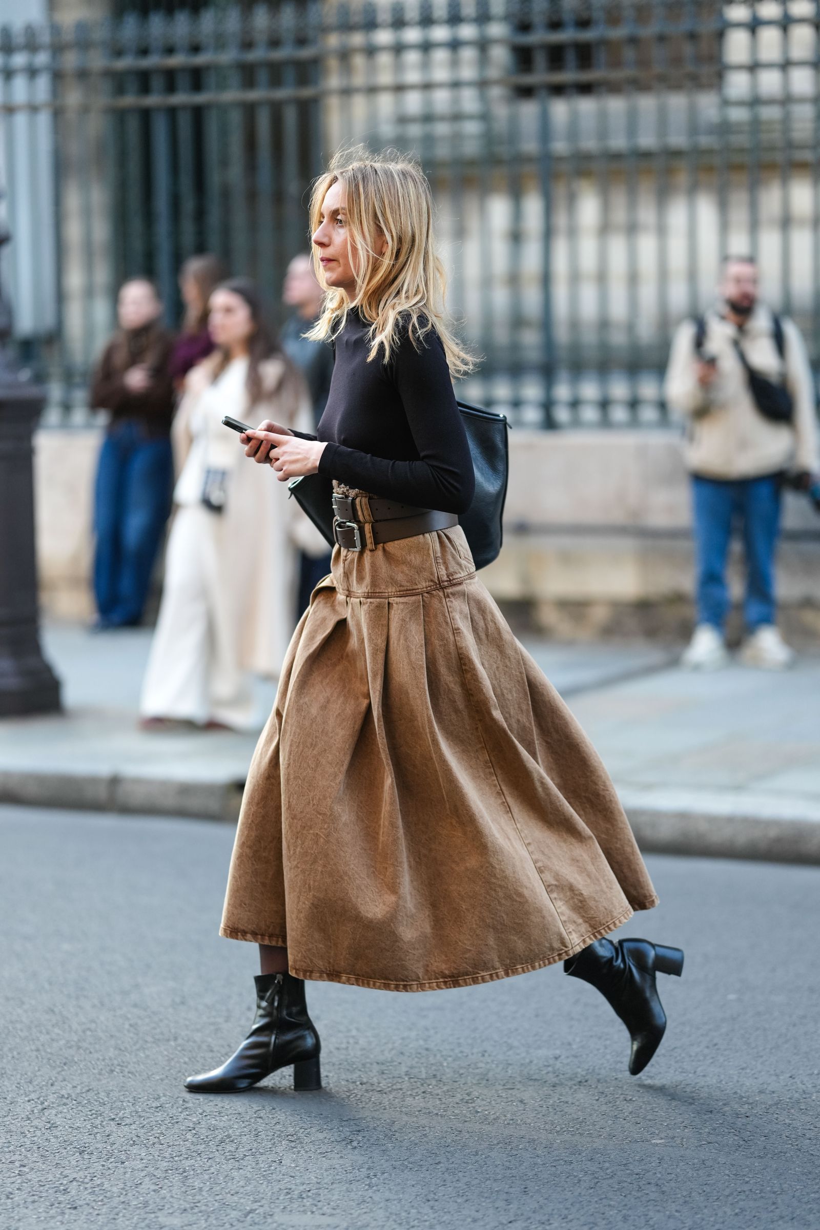 Maxi Denim Skirt and Heeled Ankle Boots: A Modern Casual Fit — Winter Boots Outfits