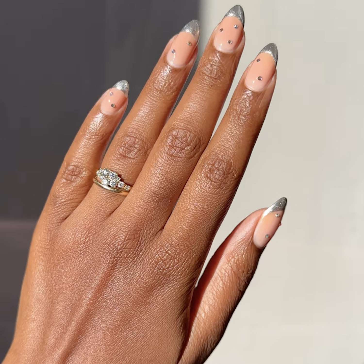 Rhinestones On Accent Nails Visual Idea Rhinestones On Accent Nails Visual Idea β Silver Chrome Nails