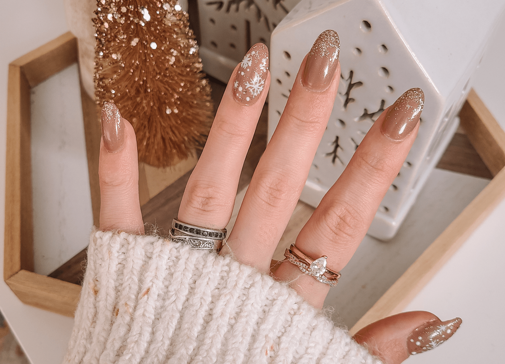 Medium Almond Glitter Snowflake Mix Medium Almond Glitter Snowflake Mix β Winter Gold Nails