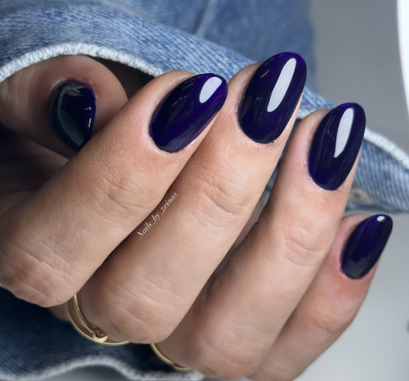 Deep Indigo Glossy Oval Nails Deep Indigo Glossy Oval Nails β Winter Nail Trends