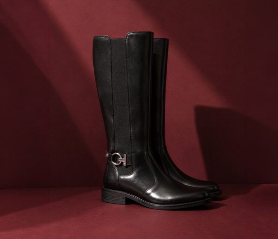 Modern Equestrian: Black Boots with Silver Buckle Detail Modern Equestrian: Black Boots with Silver Buckle Detail β Riding Boots Outfits