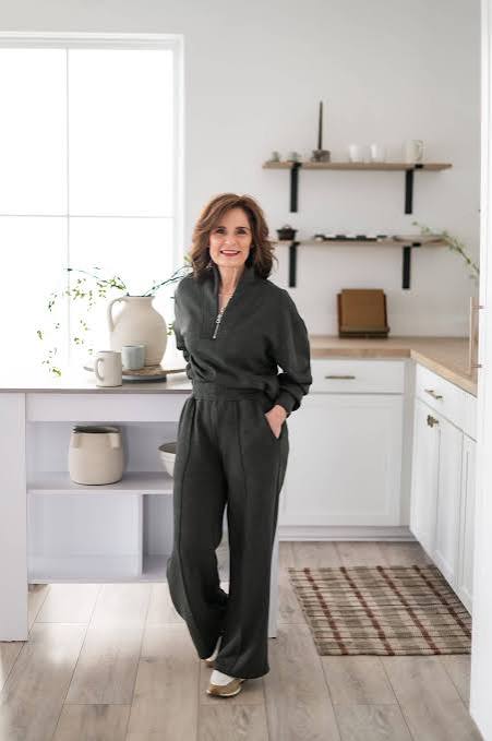 Matching Fleece Tracksuit with Beige Sneakers for Loungewear Matching Fleece Tracksuit with Beige Sneakers for Loungewear β Winter Outfits for Petite Women
