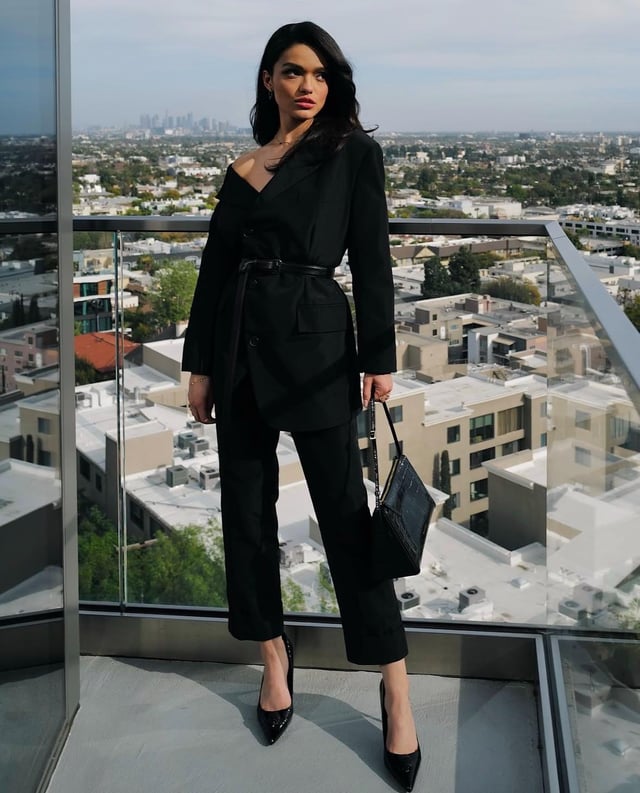 Black Blazer Dress with Belted Waist and Heels Black Blazer Dress with Belted Waist and Heels β Baddie Winter Outfits