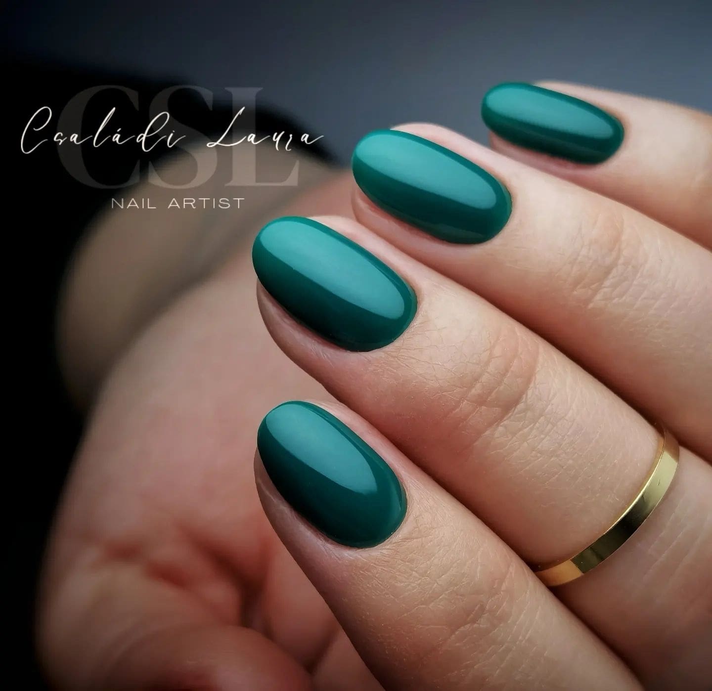 Short Oval Vibrant Deep Emerald Short Oval Vibrant Deep Emerald β Emerald Green Nails