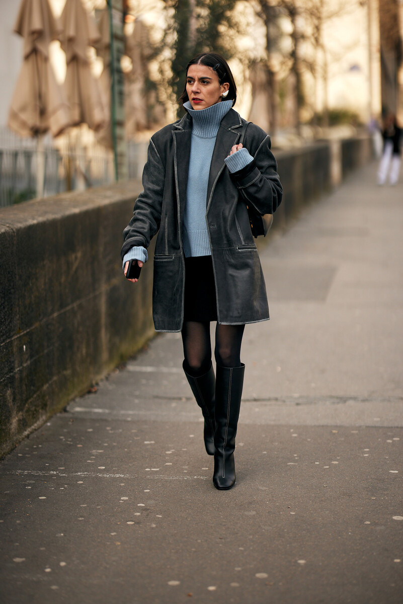 Black Grey Light Blue Leather Jacket and Mini Skirt with Knee-High Boots Black Grey Light Blue Leather Jacket and Mini Skirt with Knee-High Boots β Black Boots Outfits