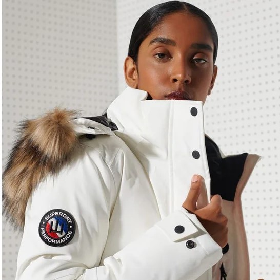 White Puffer Jacket with Fur-Trimmed Hood for Skiing — Winter Puffer Jacket Outfits