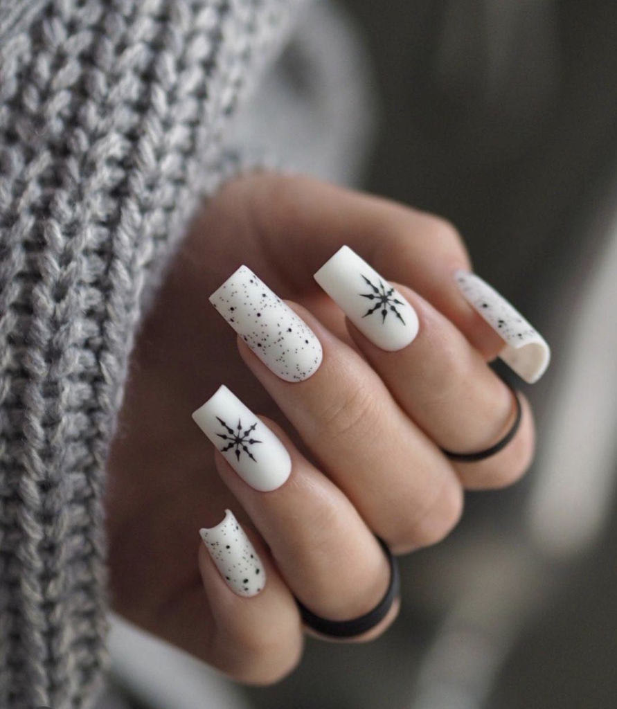 Visual Idea β Short Winter Dip Powder Nails