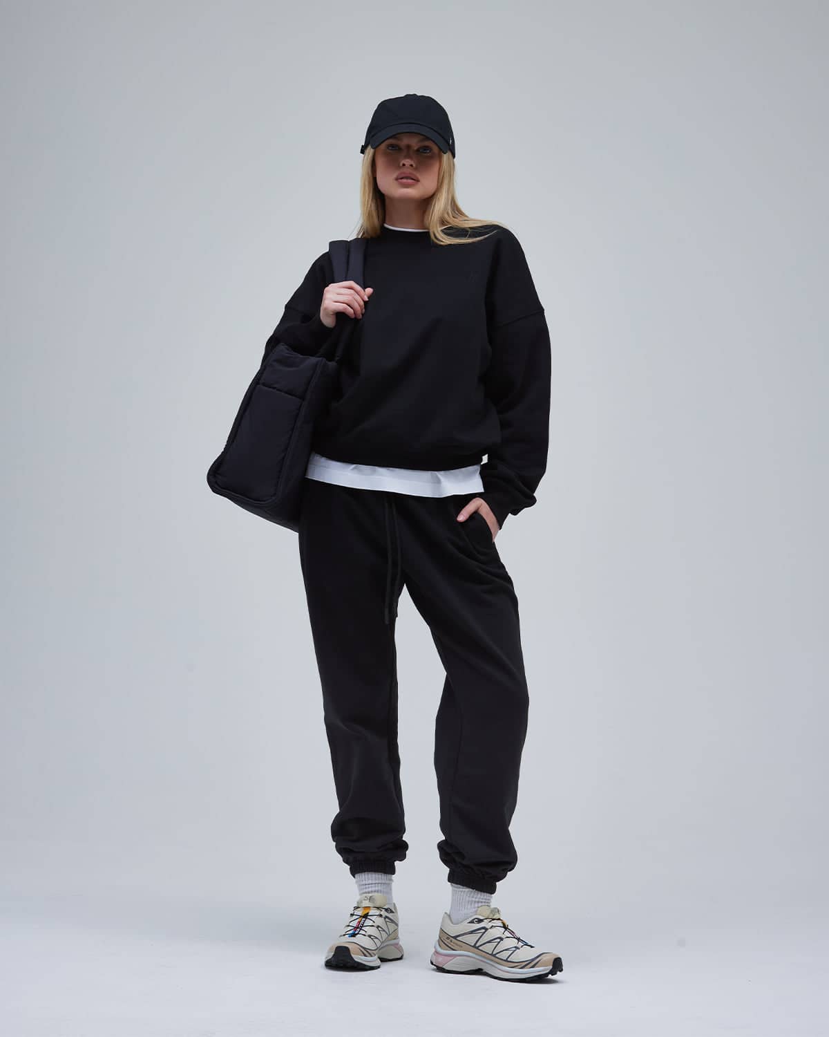 Casual Travel Style with Black Terry Sweatpants Casual Travel Style with Black Terry Sweatpants β Sweatpants Outfits