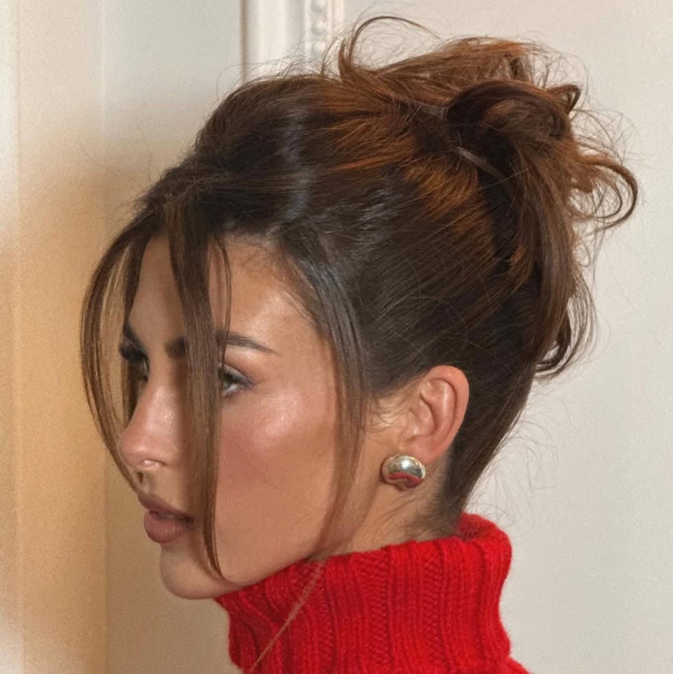 Chic Messy Bun With Face-Framing Chic Messy Bun With Face-Framing β Winter Formal Hairstyles