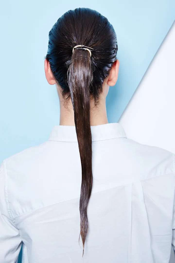 Textured Voluminous Ponytail — Winter Ponytail Hairstyles