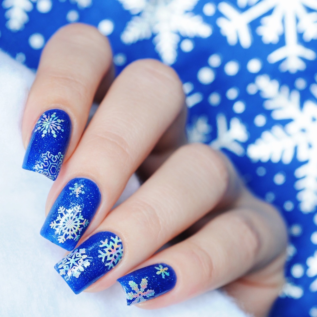 Vibrant Blue Nails with Holographic Snowflakes Vibrant Blue Nails with Holographic Snowflakes β Snowflake Nails