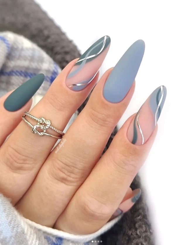 Glossy Glitter Visual Idea — Winter Gray Nails