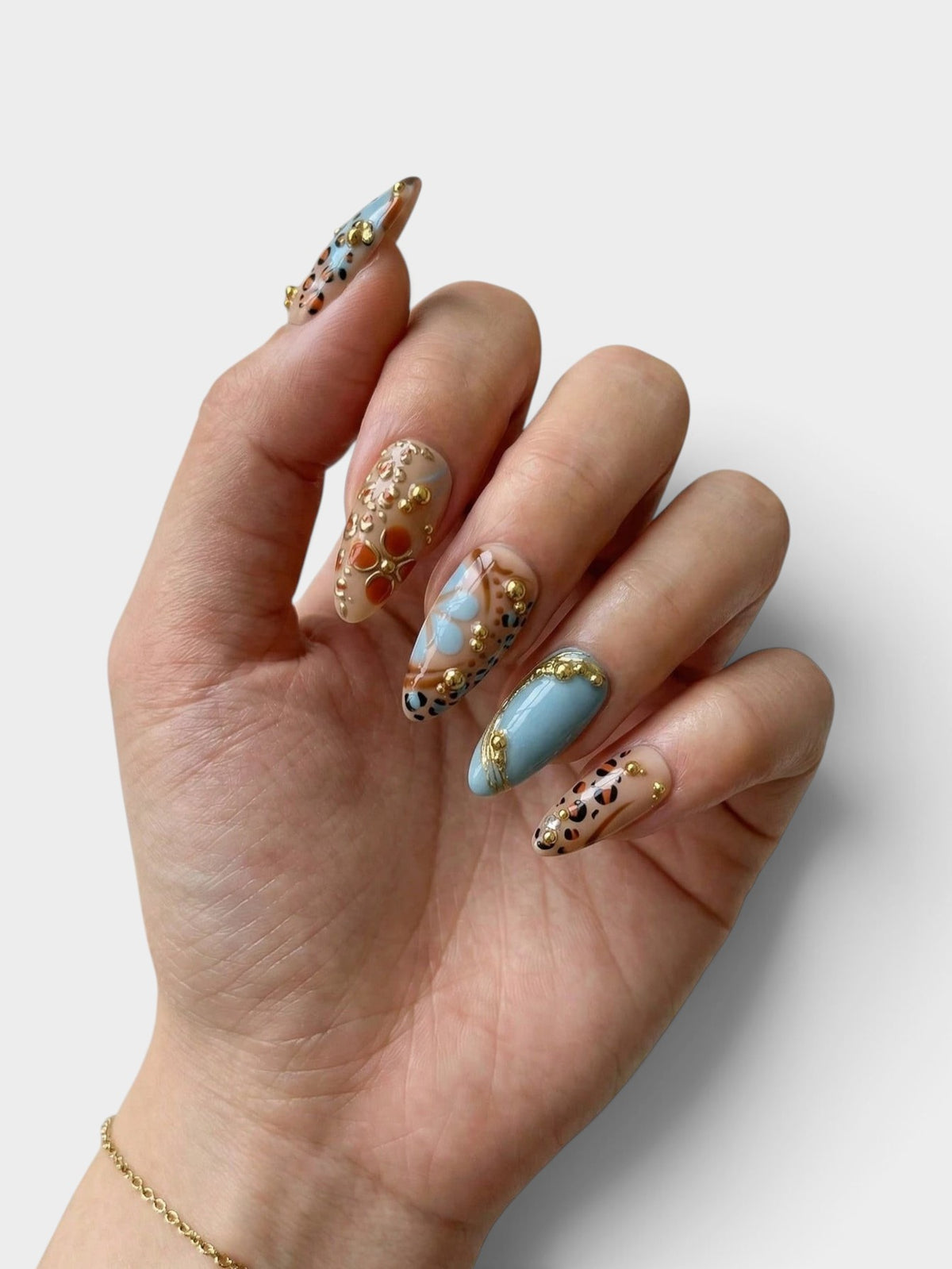 Winter Visual Idea Winter Visual Idea β Medium Winter Almond Nails