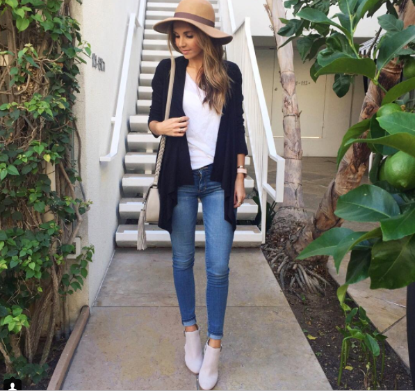 Effortless Weekend Style: Grey Boots, Jeans, and Fedora Hat Effortless Weekend Style: Grey Boots, Jeans, and Fedora Hat β Ankle Boots Outfits