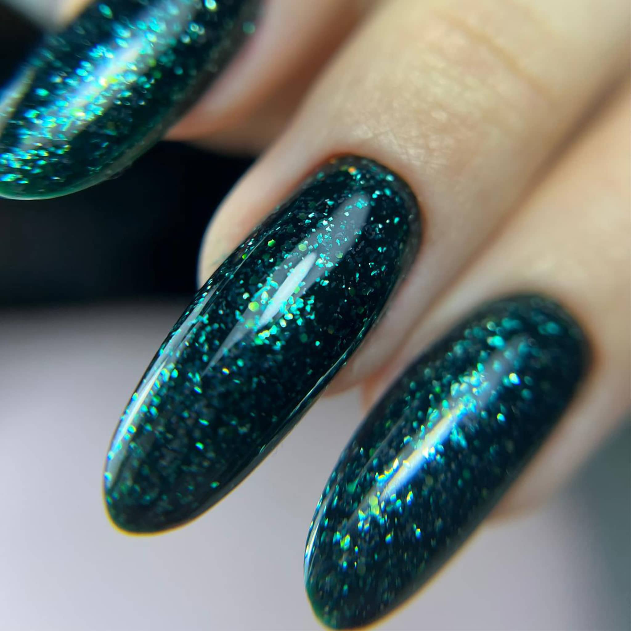 All-Over Glitter Deep Green Glitter Polish Nails All-Over Glitter Deep Green Glitter Polish Nails β Winter Green Nails