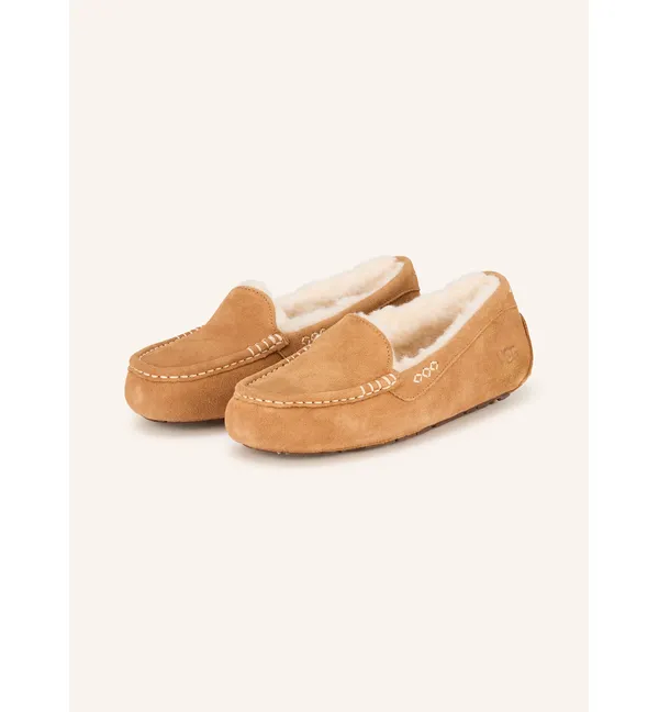 Craftsmanship Detail: Ugg Moccasins with Contrast Stitching Craftsmanship Detail: Ugg Moccasins with Contrast Stitching β Ugg Slippers Outfits