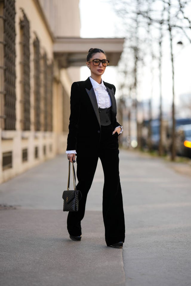 Velvet Tuxedo Suit for Evening Elegance Velvet Tuxedo Suit for Evening Elegance β Winter Outfits for Women Over 40