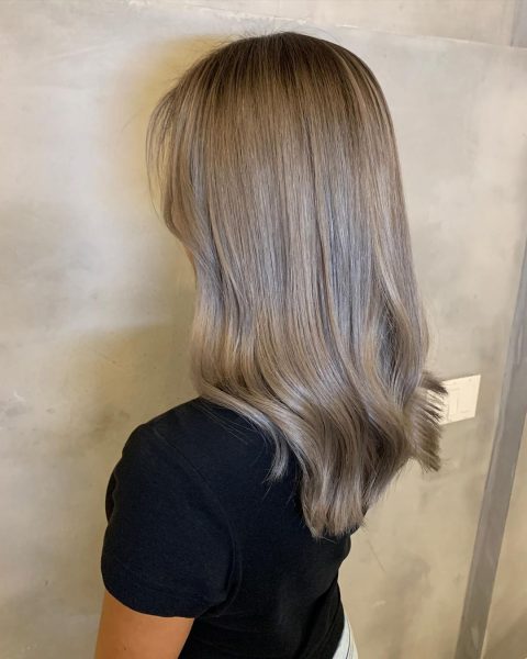 Collarbone Muted Gray With Blended Highlights Collarbone Muted Gray With Blended Highlights β Gray Blending Highlights
